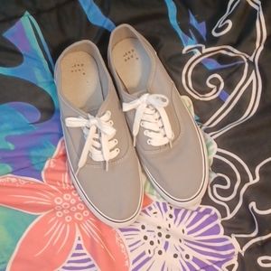⁉️☃️5 for $12☃️⁉️... Gray canvas tennis shoes